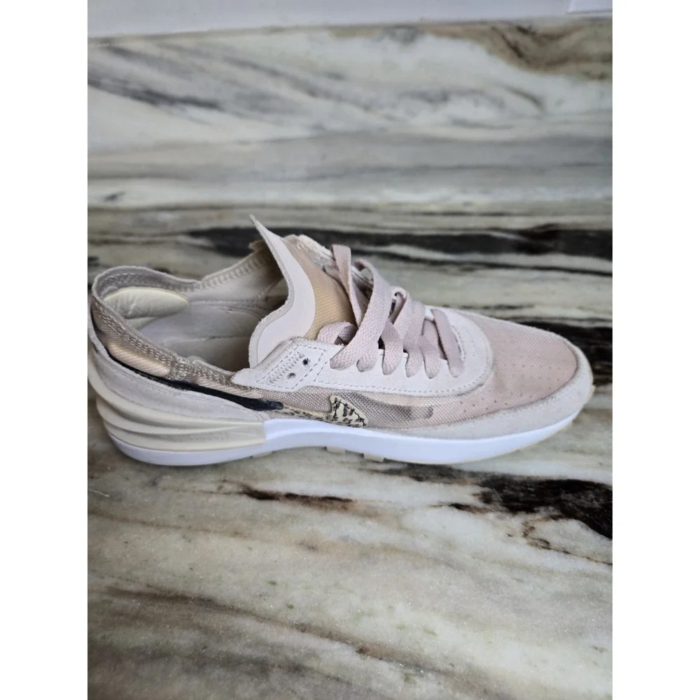 Nike very minimal